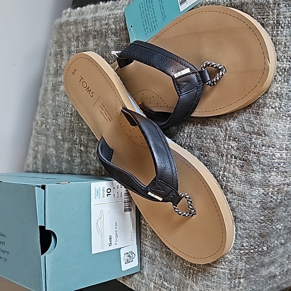 Toms flip flops